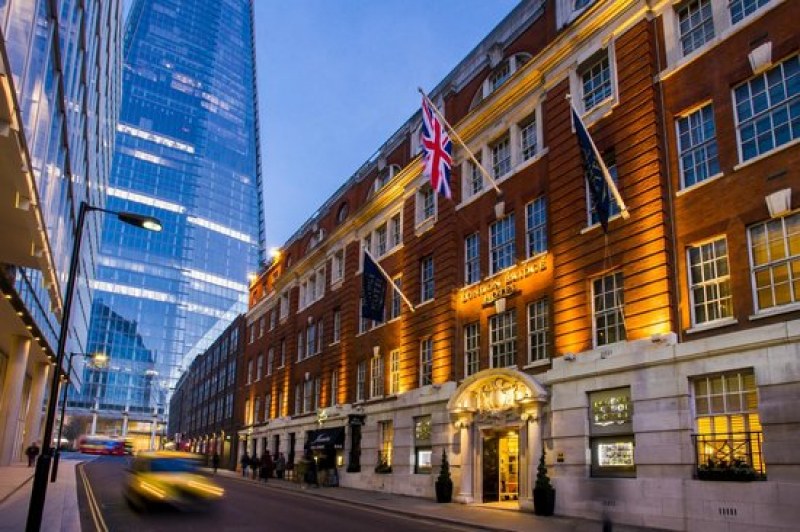 Великобритания обмисля 10-дневна карантина в хотели за всички, пристигащи в страната