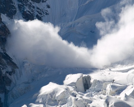 Лавина уби тийнейджър в Пирин, издирва се втори човек