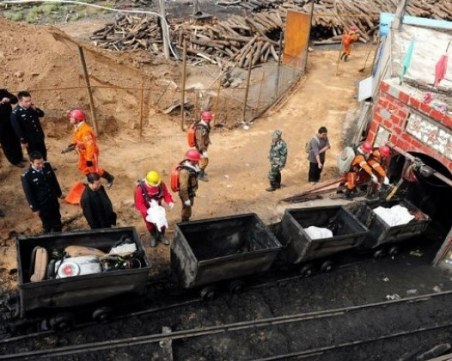 Спасиха 11 миньори, прекарали 2 седмици затрупани под земята
