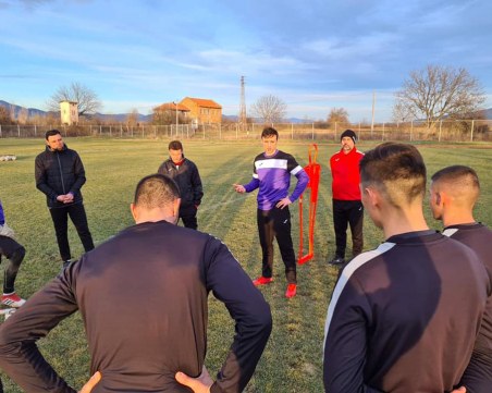 Бербатов вече е част от треньорския състав на Етър