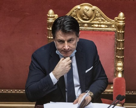 Италианският премиер Джузепе Конте подава оставка