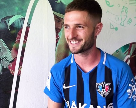 Локомотив може да привлече англичанин