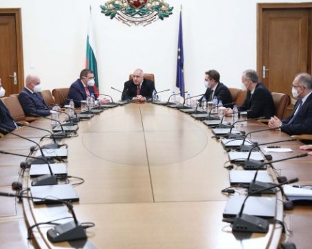 Решиха кога отварят молове и фитнеси, обсъждат възможностите за заведенията