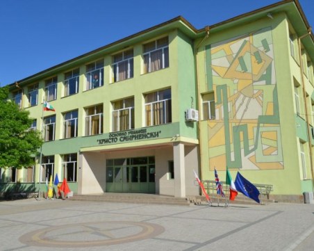 Шестима преподаватели от училища и детски градини в Пловдивско са с COVID-19, налагат карантина