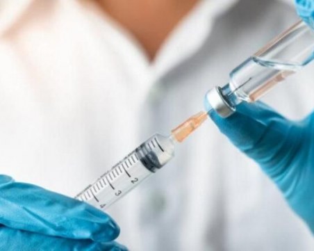 Вижте колко ваксини срещу COVID-19 очакваме по тримесечия