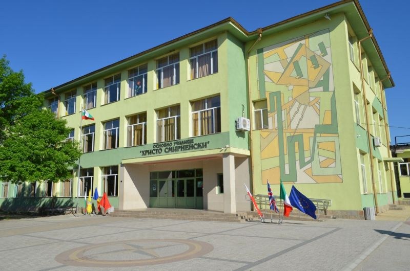 Шестима преподаватели от училища и детски градини в Пловдивско са с COVID-19, налагат карантина