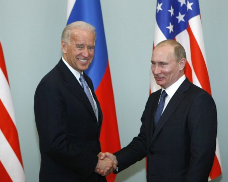 Байдън и Путин проведоха разговор по телефона