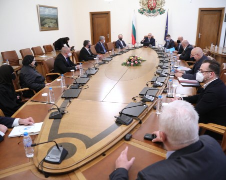 Борисов: Трябва ли да се стига до там, че да затворим всичко?