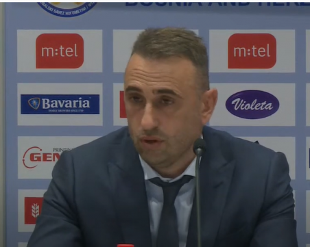 Босненските фенове скочиха на Петев при представянето му