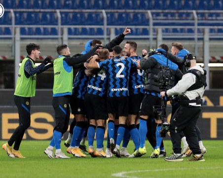 Интер отстрани Милан в драма за Купата