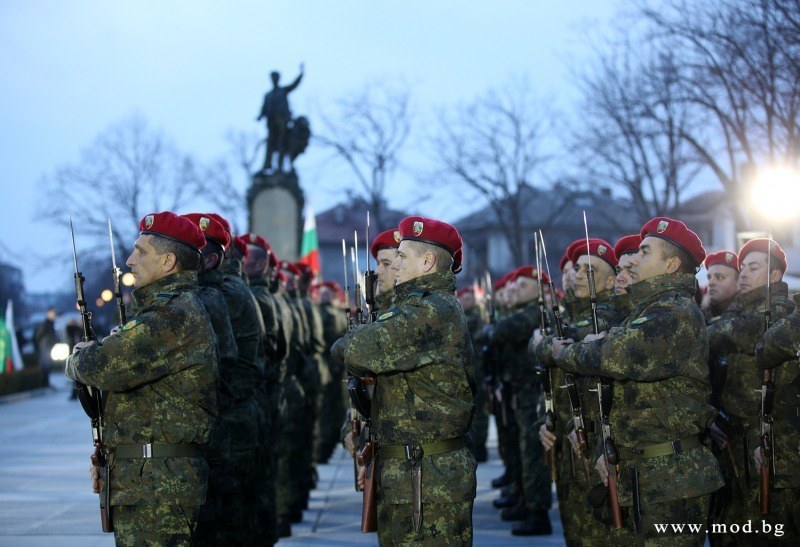 130 нови военнослужещи полагат клетва пред паметника на Апостола в Карлово