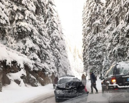 Катастрофа затруднява движението в района на Пампорово
