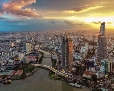 Пловдивчанка във Виетнам: Година след първия случай на COVID тук паднаха и маските на закрито