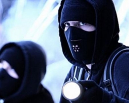 Двама 16-годишни разбиха магазин в Сопот, отмъкнаха цигари