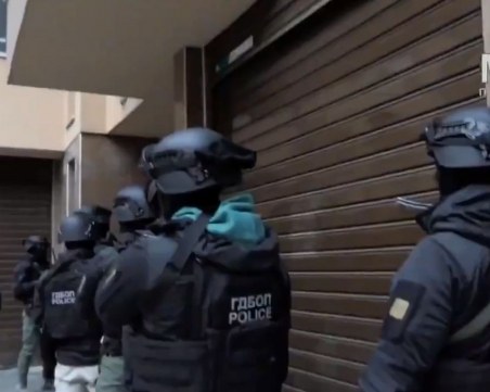 Разбиха престъпна група за фалшиви пари у нас