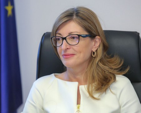 Захариева: Ваксината е по желание! Не трябва да се изисква при пътуване