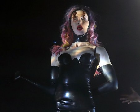 Почина номинираната за Грами 34-годишна изпълнителка Софи