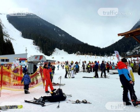 Новите мерки удариха зимните ни курорти, бизнесът скочи срещу PCR тестовете