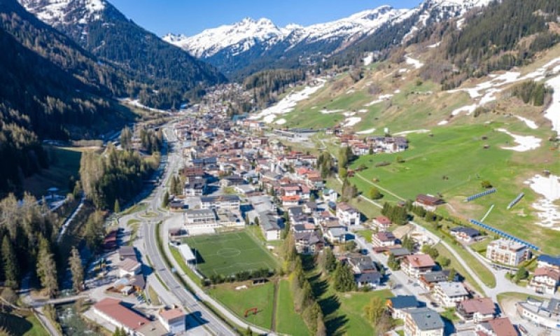 Хванаха 96 чужденци на ски курорт в Австрия въпреки локдауна - казали, че търсят работа