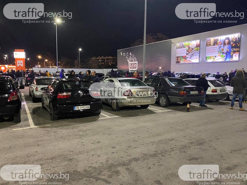 Полицията щурмува паркинг на Кауфланд в Пловдив