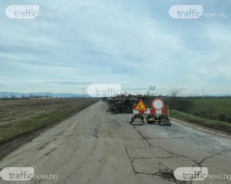 Ремонтират ударно пътя Раковски-Брезово, движението се пренасочва