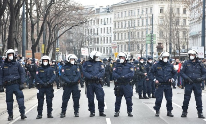 Протести срещу мерките в Унгария, Австрия и Белгия! Стотици са арестувани