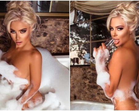 Андреа нажежи мрежата с голи снимки от ваната