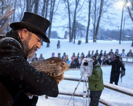 Идват още шест седмици зима, прогнозира мармотът Фил