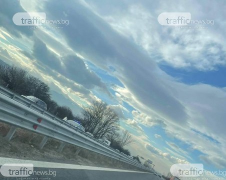 Километрова тапа на АМ Тракия заради катастрофата с автовоз