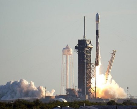 SpaceX изпраща туристи в космоса до края на годината