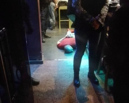 Удар на полицията! Разбиха бардак в къща за гости, проститутки и клиентите им са арестувани