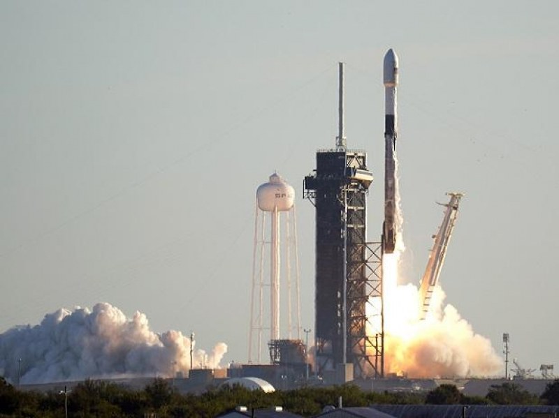 SpaceX изпраща туристи в космоса до края на годината