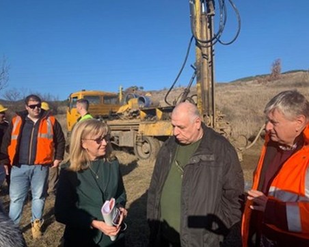 Изграждат контролно-измервателни системи на 26 свлачища в страната