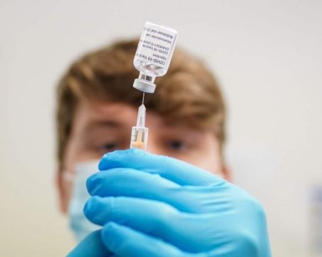 Ваксината AstraZeneca драстично намалява разпространението на коронавируса