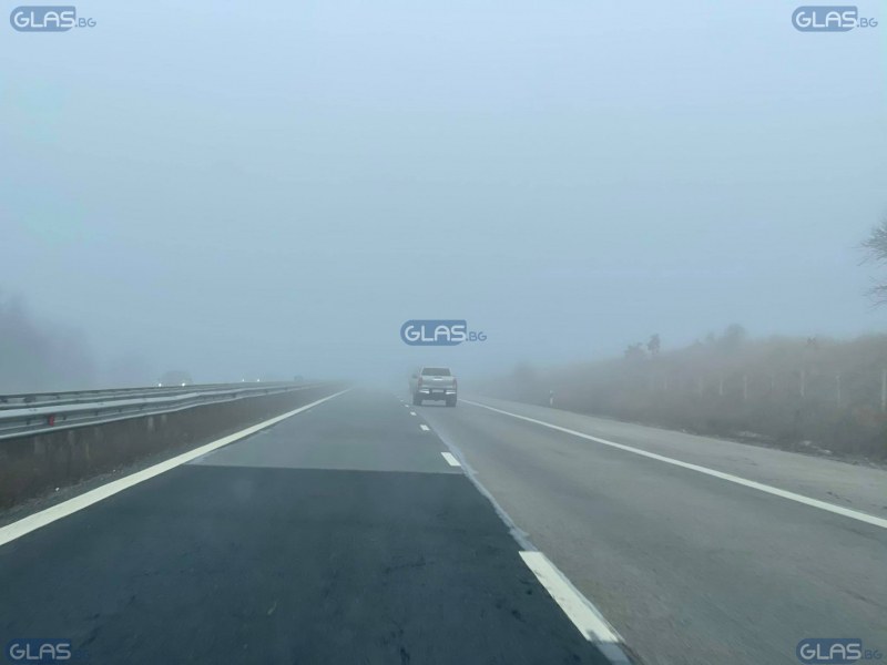Гъста мъгла затруднява движението на АМ Тракия