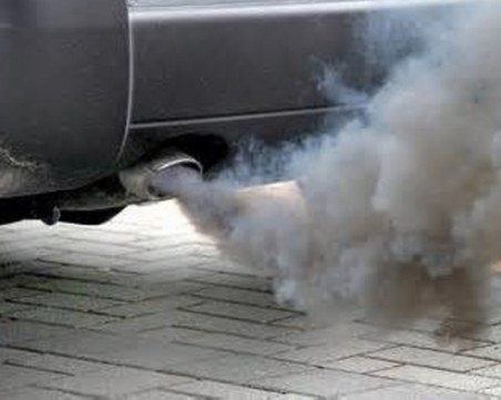 Обмислят солени глоби за колите, които замърсяват повече