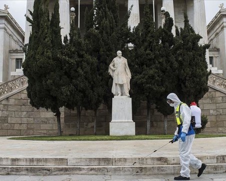 Гърция затяга мерките заради новия щам, през уикенда вечерният час ще е от 18:00 часа