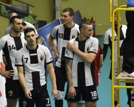 Волейболният Локомотив се справи категорично с Берое