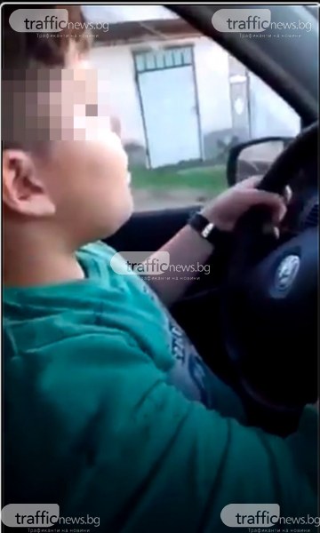 По стъпките на Фончо Тариката: Хлапе от Пловдивско шофира, баща му го хвали в мрежата