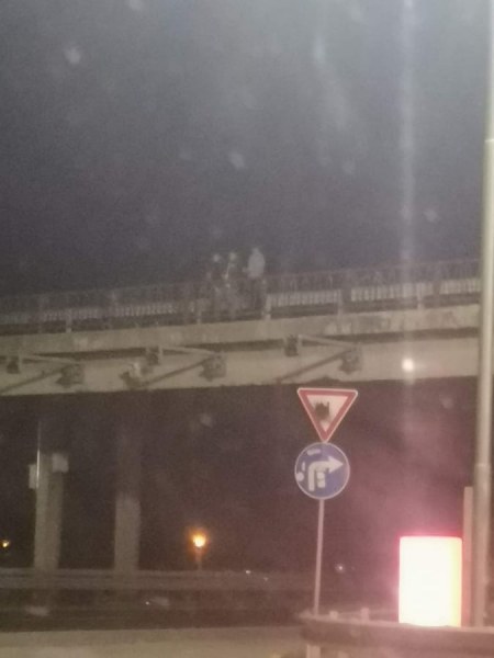 Полицията спипа младежите, хвърляли предмети по колите на магистралата край Пловдив