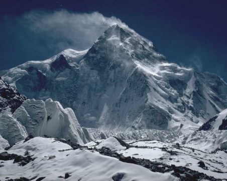 Часове след смъртта на Скатов: Трима алпинисти изчезнаха под К2