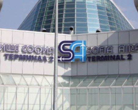 Пътуващи за Швейцария блокирани за часове на летище София