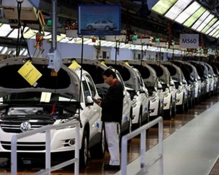 Перничанин с голям удар в завод на