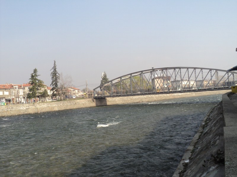 Кметът на Кричим с няколко въпроса относно чистотата около река Въча