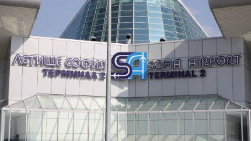 Пътуващи за Швейцария блокирани за часове на летище София
