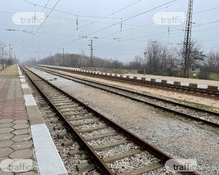 Раниха две момичета, след като замеряха влак с камъни