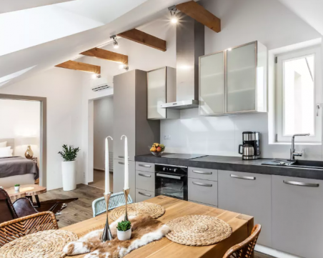 Масово собственици на Airbnb апартаменти в Пловдив ги продават, ваканционните къщи - на върха