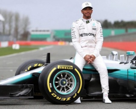 Официално: Хамилтън преподписа с Мерцедес