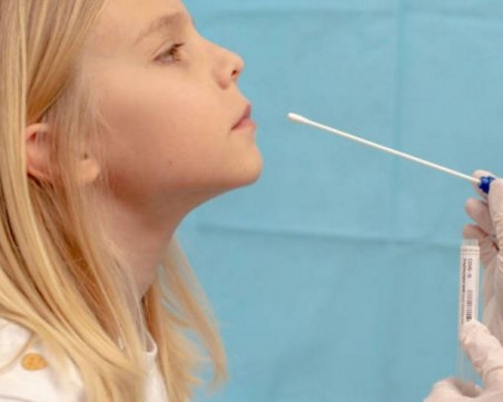 Родителите на ученици в Пловдив решават дали децата им да бъдат тествани за COVID-19