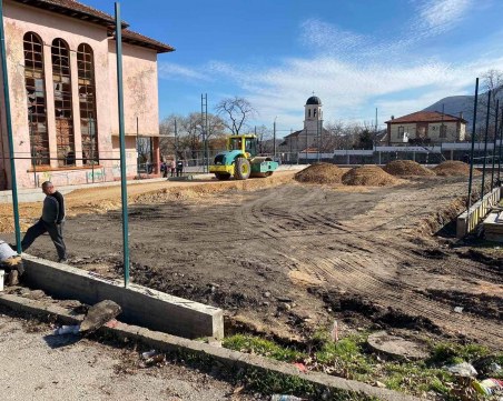 Строят футболно игрище в Куклен